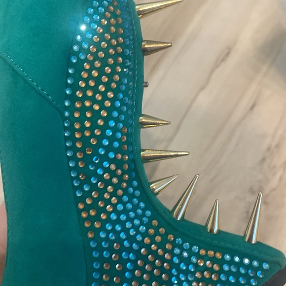 NWOT | Steve Madden Zigzagg Teal and Gold Spike Heels - Picture 6 of 6